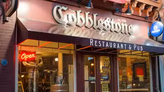 Una foto del restaurante The Cobblestone Public House