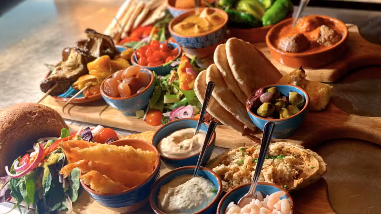 Eten - Crowded House, Bury, Lancashire