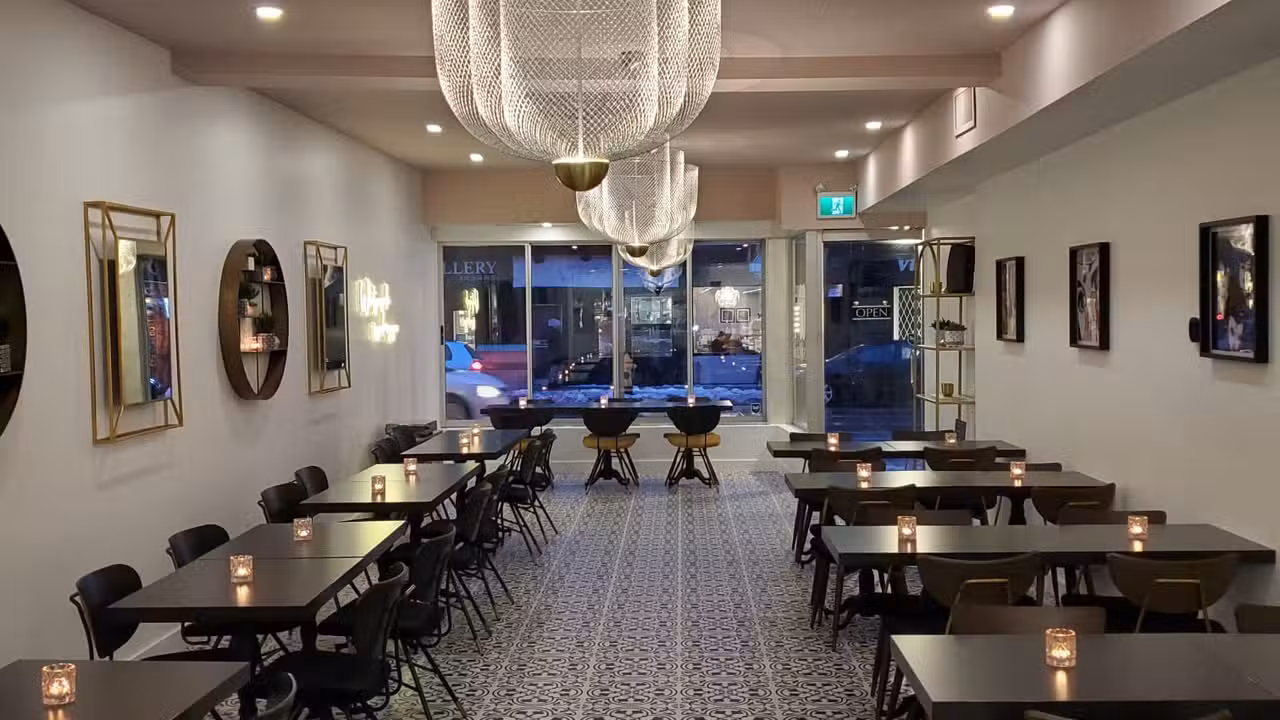 Binnenkant - Naan and Chai, Toronto, ON