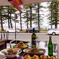 Una foto del restaurante Thai by the Beach