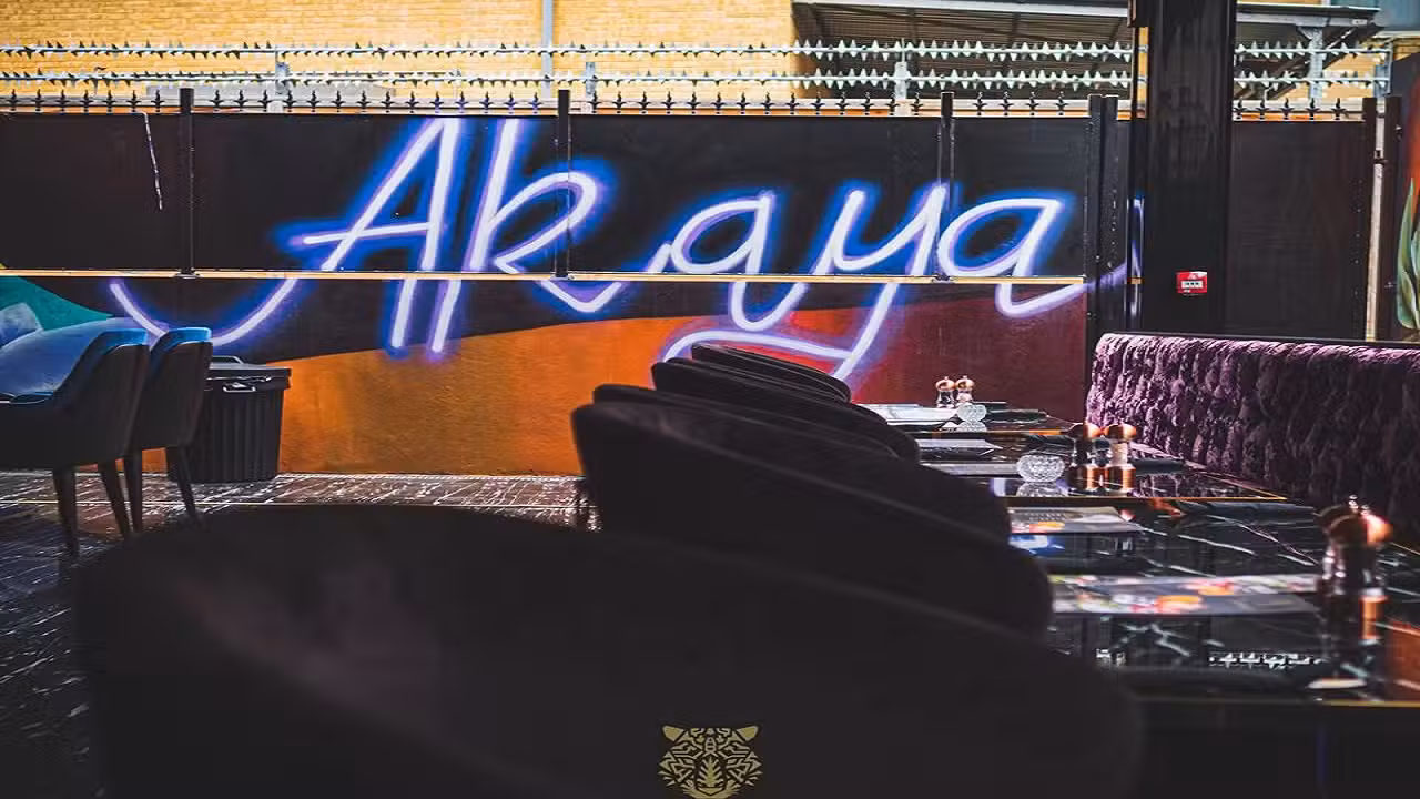 Binnenkant - Akaya Restaurant and Lounge, Slough, England
