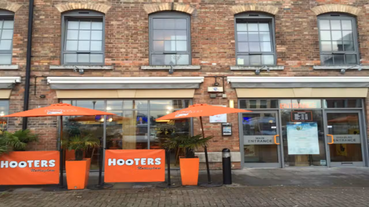 Hooters, Nottingham, ENG