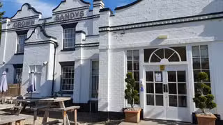 Una foto del restaurante Crown and Sandys Arms