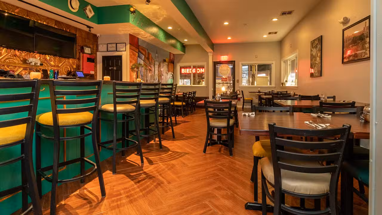 Binnenkant - Mima's Cuban Cantina, East Rutherford, NJ