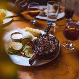 Tweeds Restaurant & Buffalo Bar