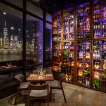 Una foto del restaurante Lokal Eatery & Bar