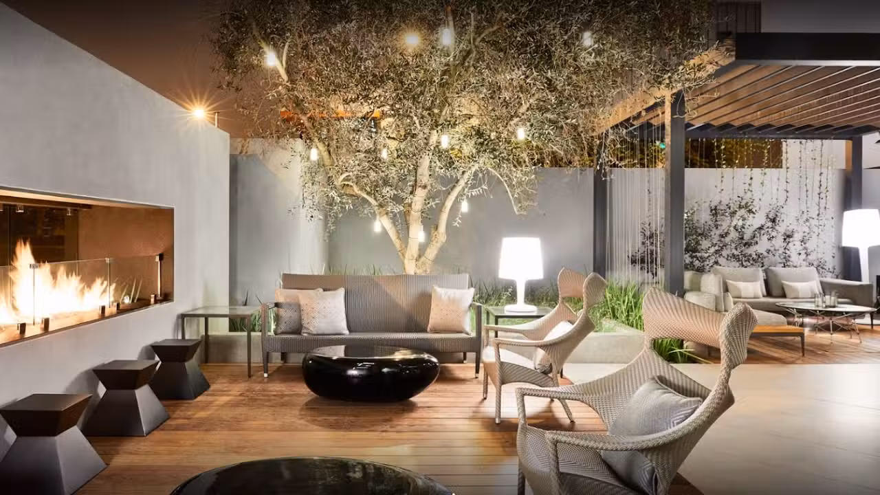 Interior - AC Lounge & Bar, El Segundo, CA