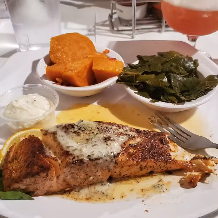 Comida - Frederick's Wine and Dine, Warrensville Heights, OH