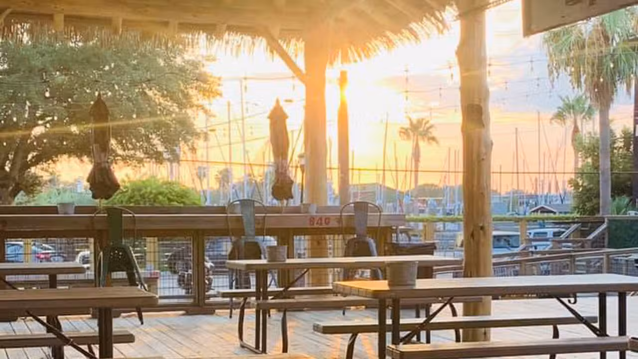 Voodoo Hut & Cat Scratch Kitchen, Kemah, TX