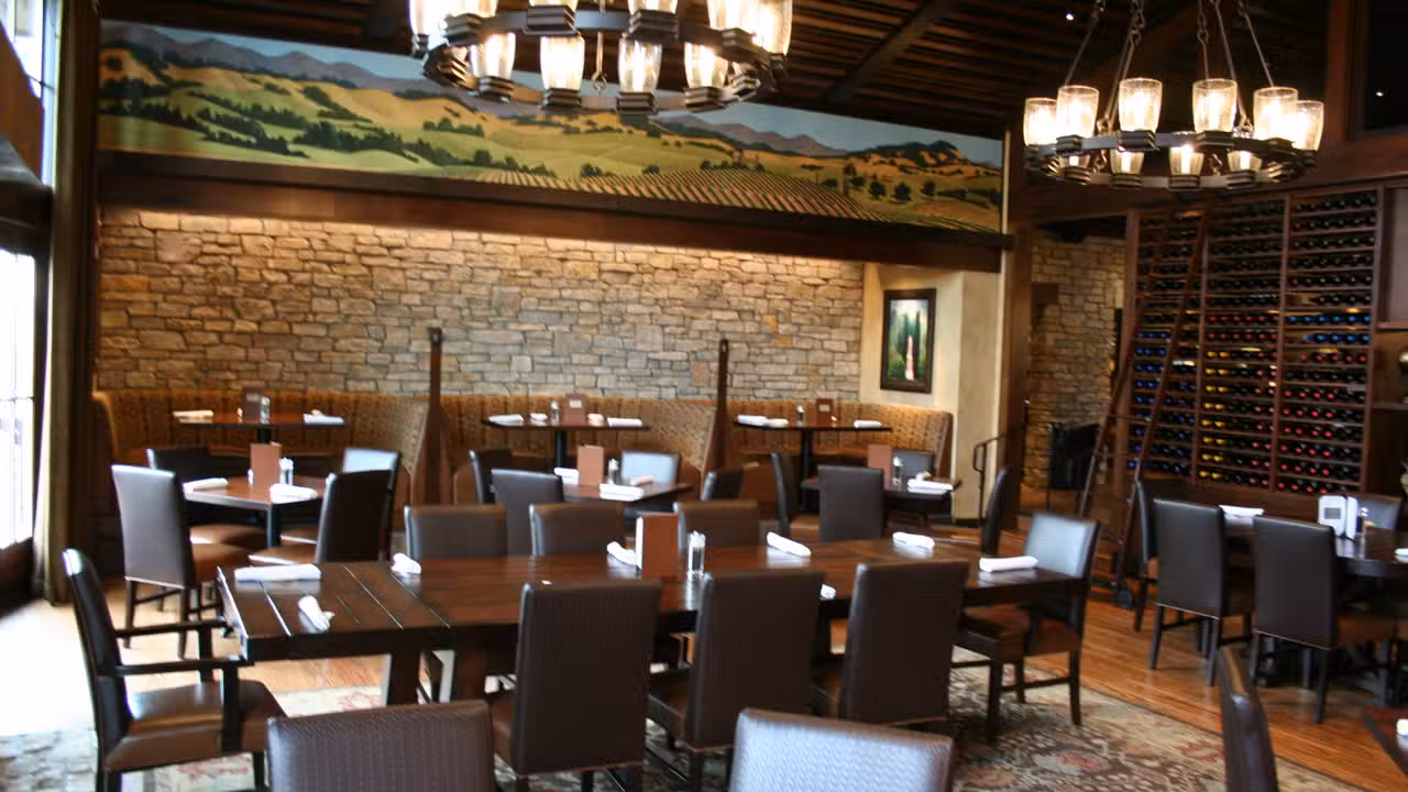 Porter Creek Hardwood Grilll, Burnsville, MN