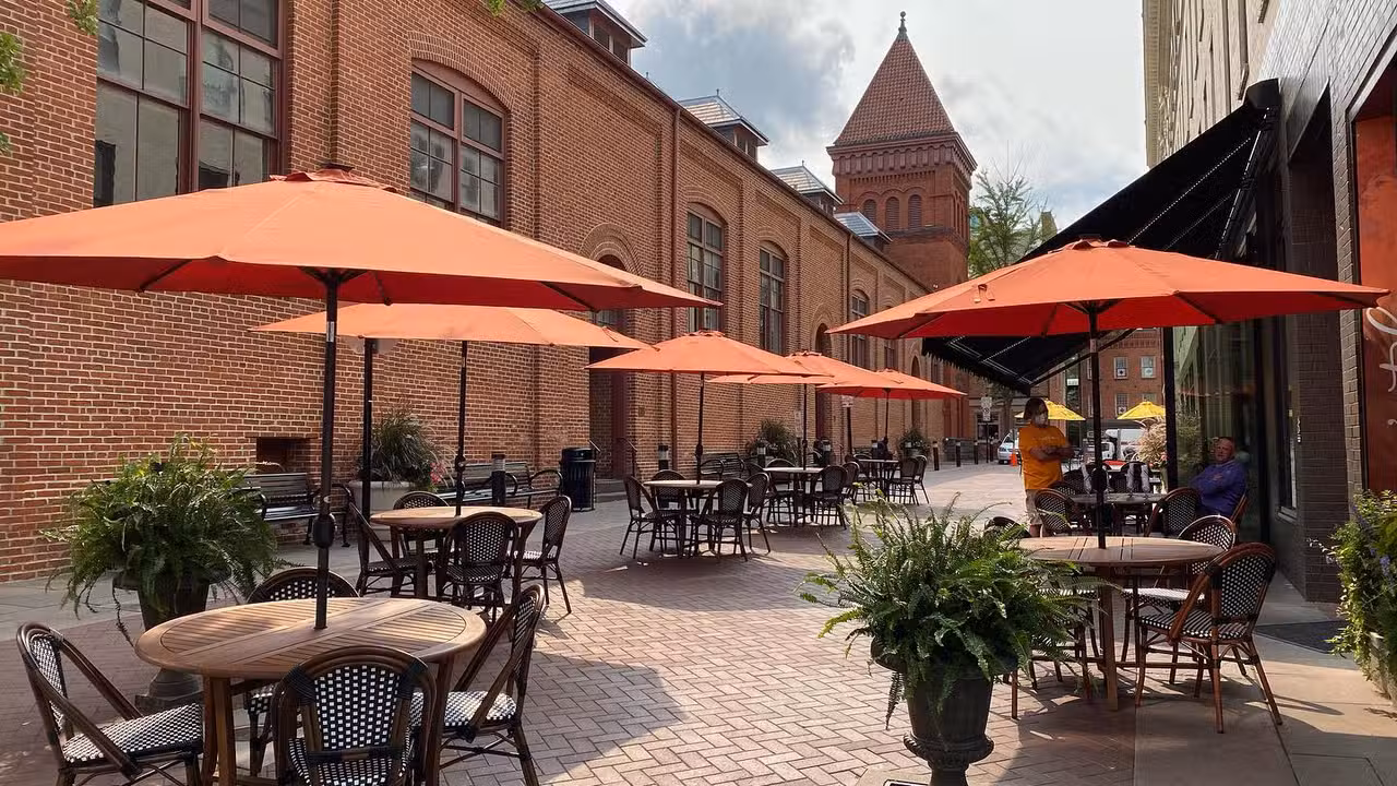 Exterior - C'est La Vie, Lancaster, PA