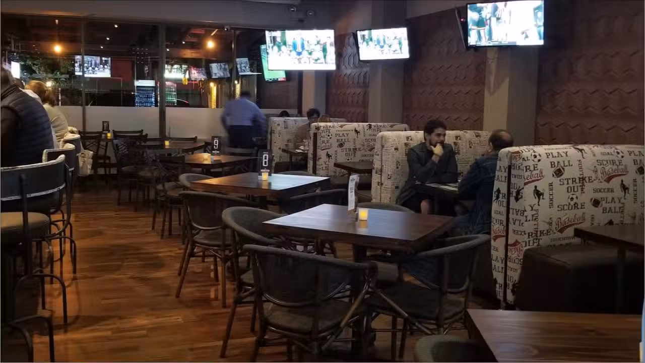 Binnenkant - Invictus Restaurant & Lounge, Escazú, San Jose