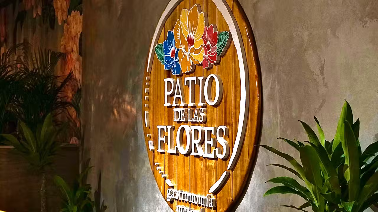 Buitenkant - Patio de las Flores, Carolina, PR