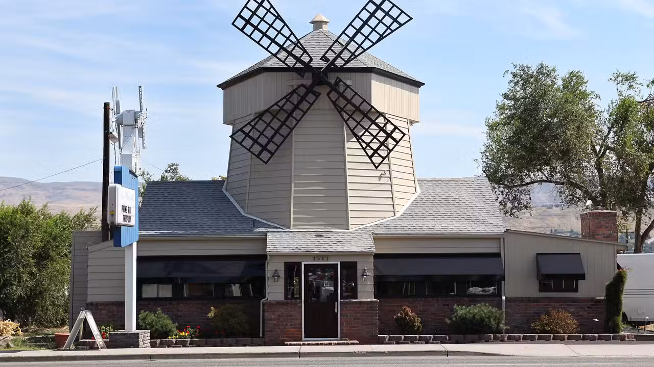 Exterior - The Windmill, Wenatchee, WA