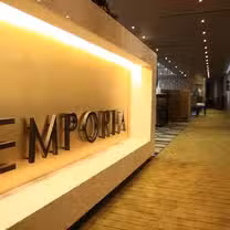 Una foto del restaurante The Emporia Restaurant - Emporium Suites by Chatrium