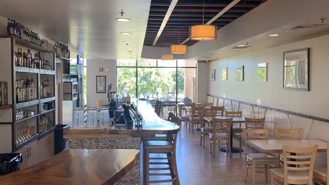 Interior - West Side Bar & Grill, Kapolei, HI