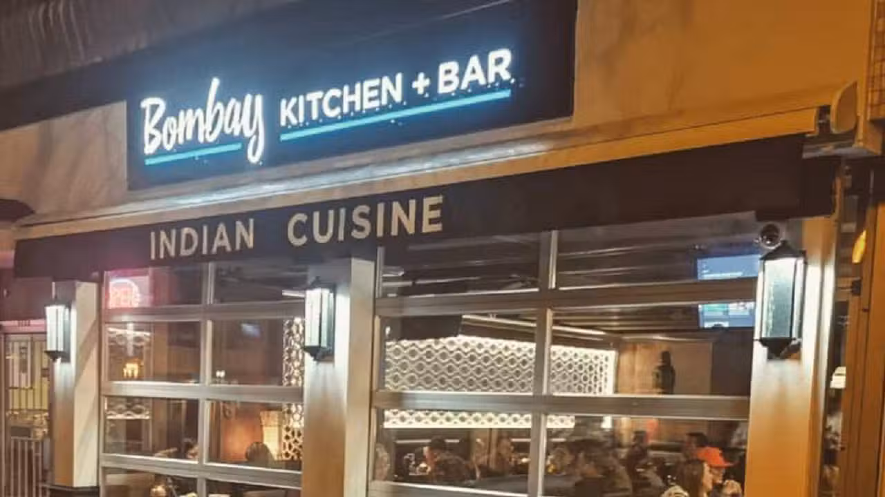 Buitenkant - Bombay Kitchen + Bar - 11th Ave, Vancouver, BC