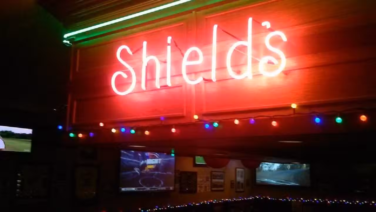 Shields Restaurant Bar Pizzeria MI Southfield
