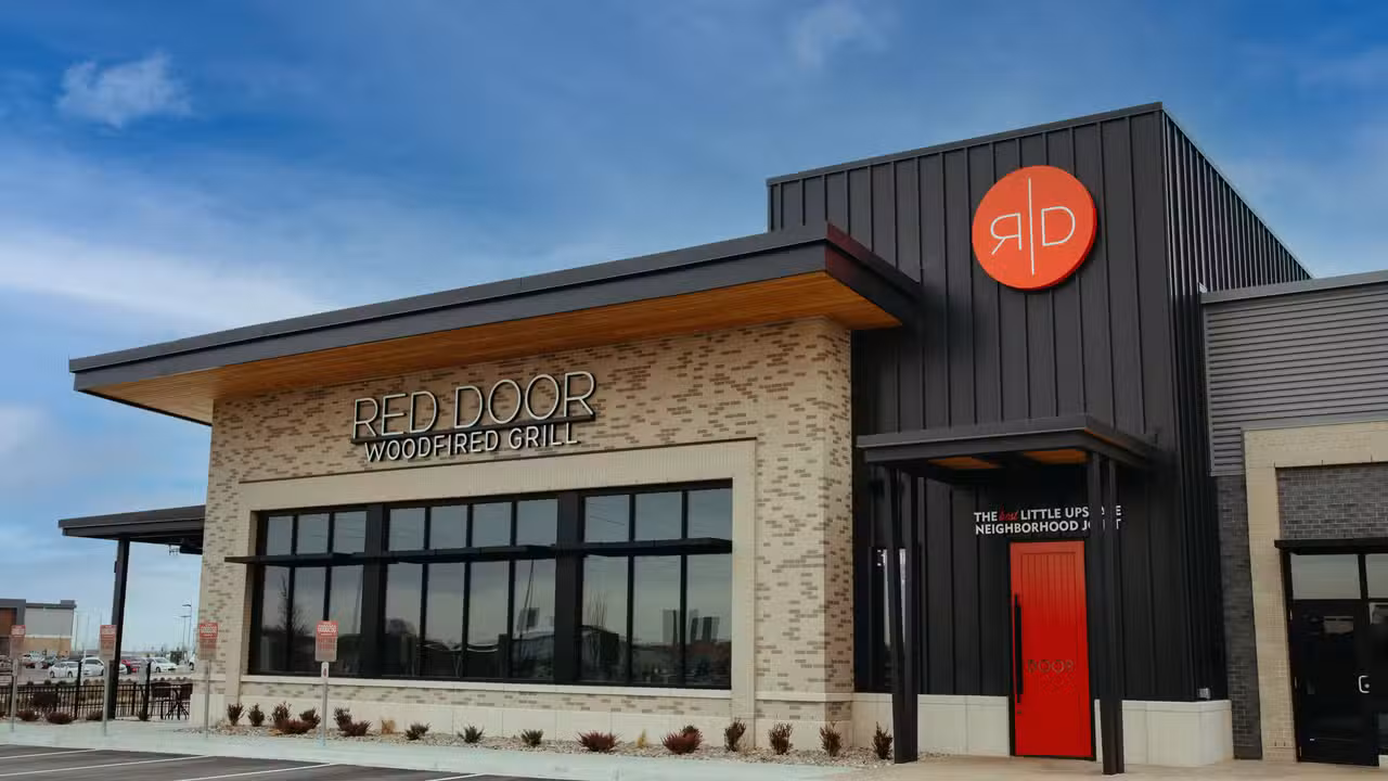 Buitenkant - Red Door Woodfired Grill - Lenexa, Lenexa, KS
