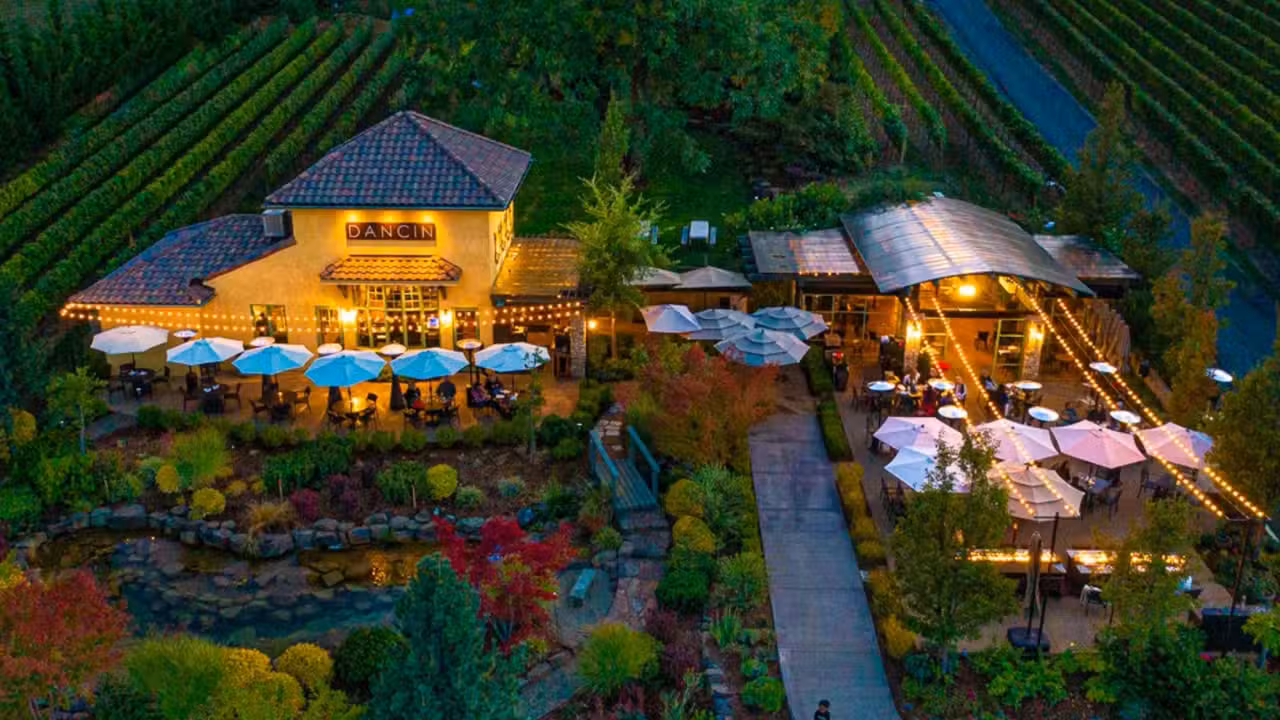 Buitenkant - DANCIN Vineyards - A DANCIN Experience, Medford, OR