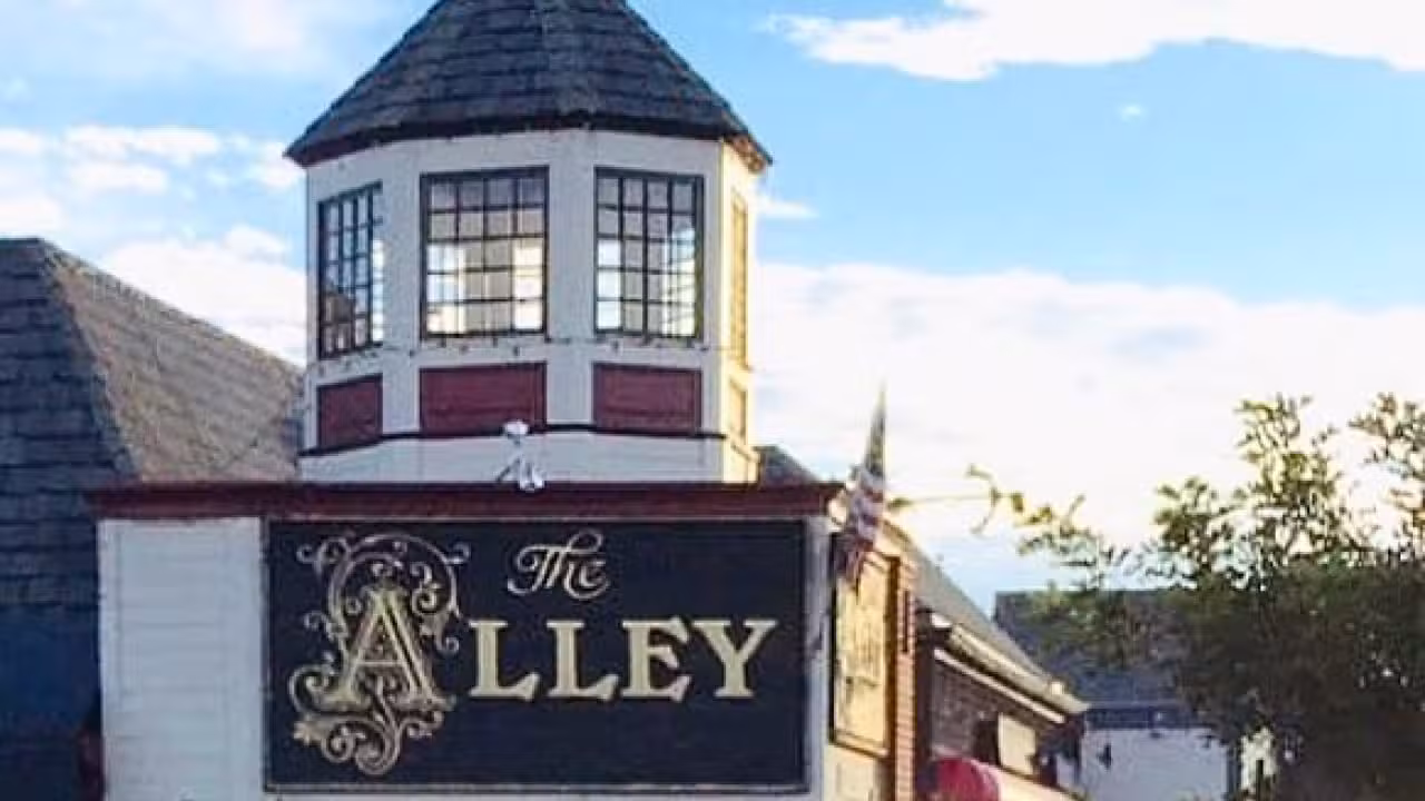Exterior - The Alley Restaurant, Newport Beach, CA