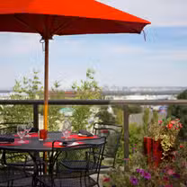 Una foto del restaurante Simms Steakhouse