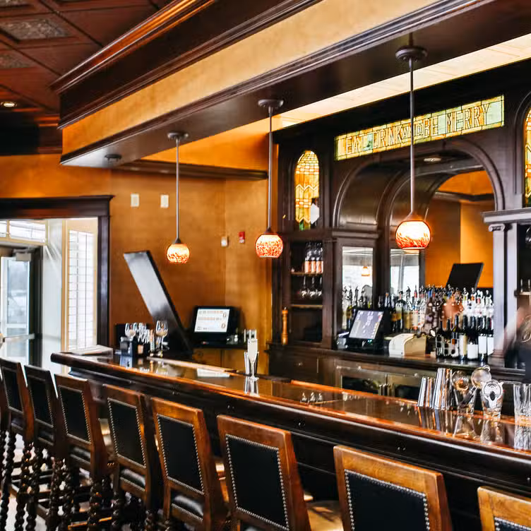 インテリア - The Waterfront Restaurant and Tavern WI La Crosse