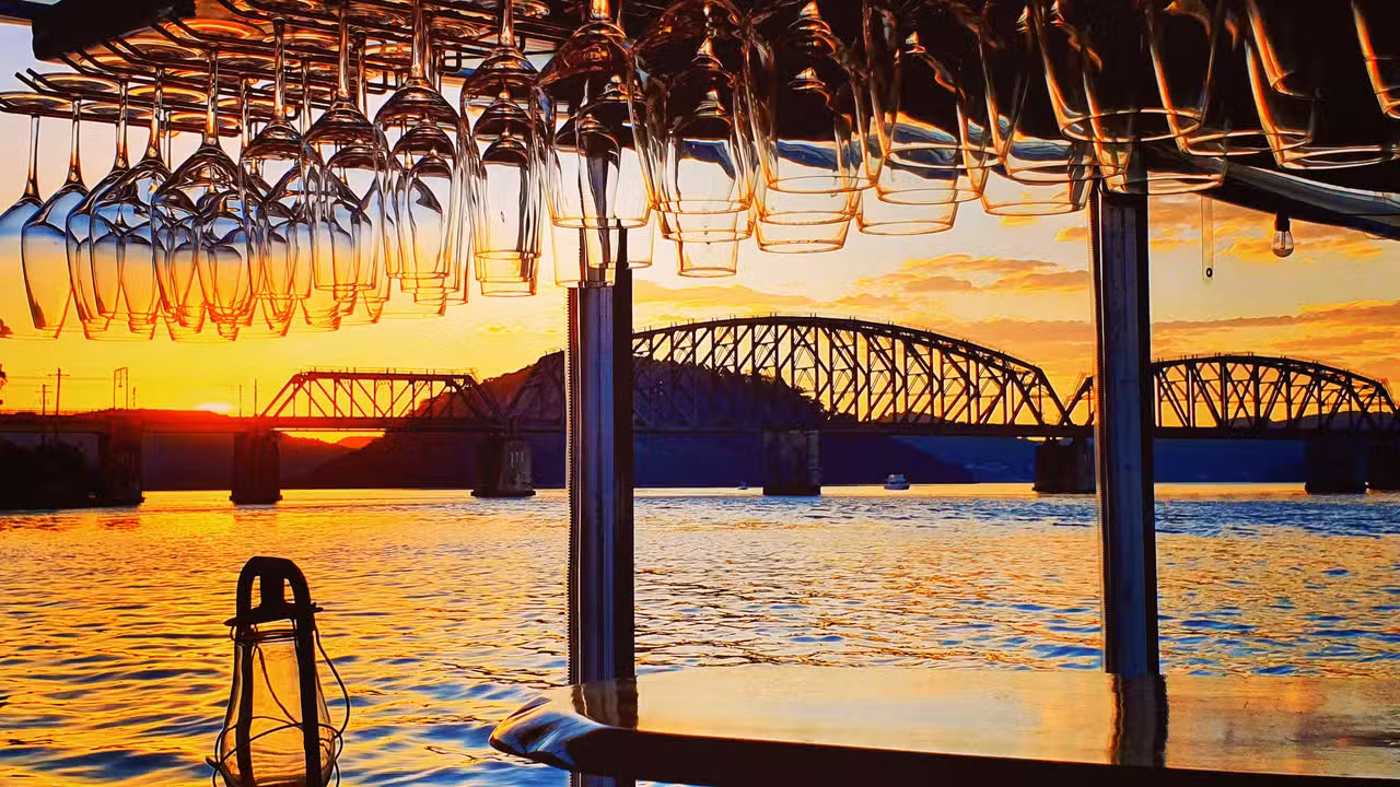 The Floating Oyster Wine Bar, Brooklyn, AU-NSW