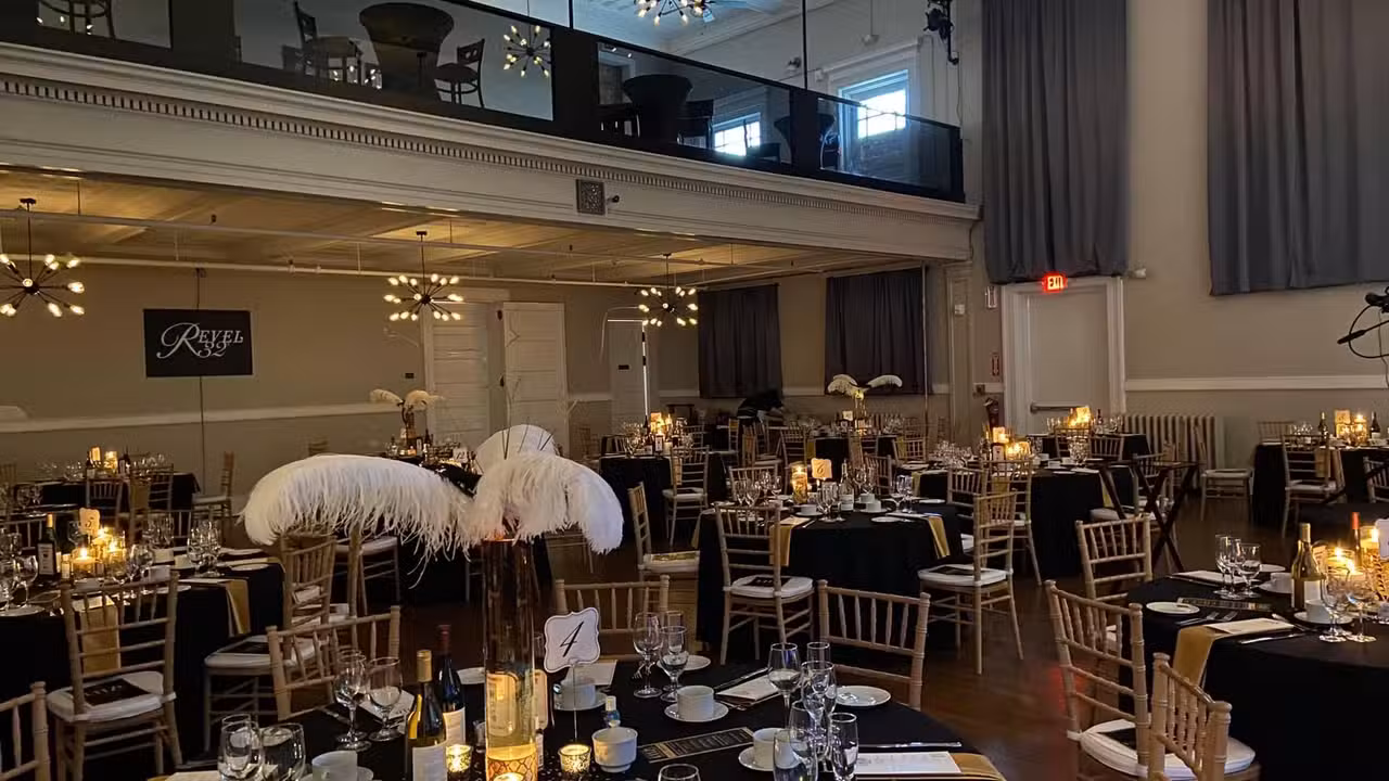 Binnenkant - Revel 32, Poughkeepsie, NY