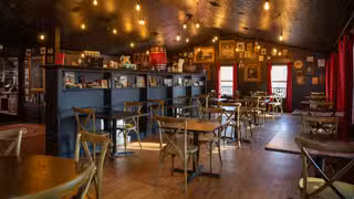 The Copper Mug Bar & Grille at Landoll's Mohican Castleの写真
