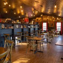 Una foto del restaurante The Copper Mug Bar & Grille at Landoll's Mohican Castle