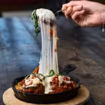 A photo of Cruisers Pizza Bar Grill - Newport Beach restaurant