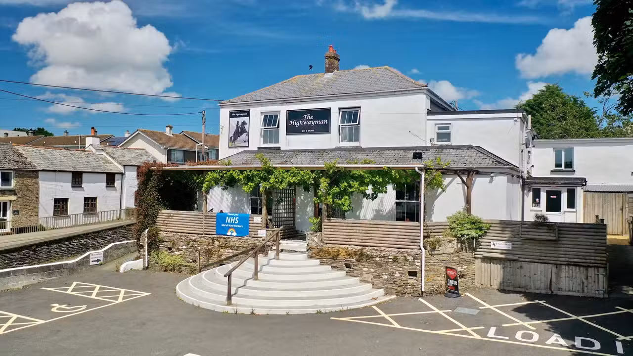 Exterior - The Highwayman at Dobwalls, Liskeard, Cornwall