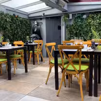 Foto von Friends of Flavours Restaurant