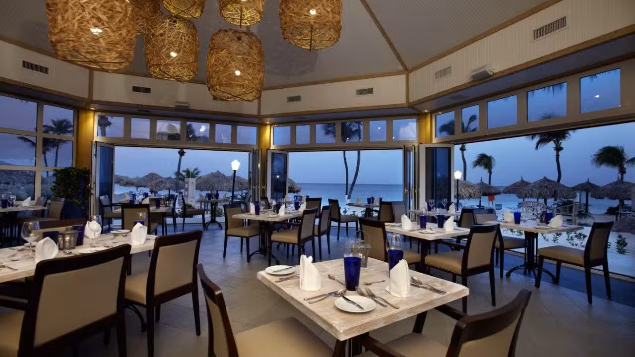Water's Edge Restaurant，OUTSIDE USOranjestad