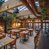 Una foto del restaurante Three Bears Brewery & Restaurant