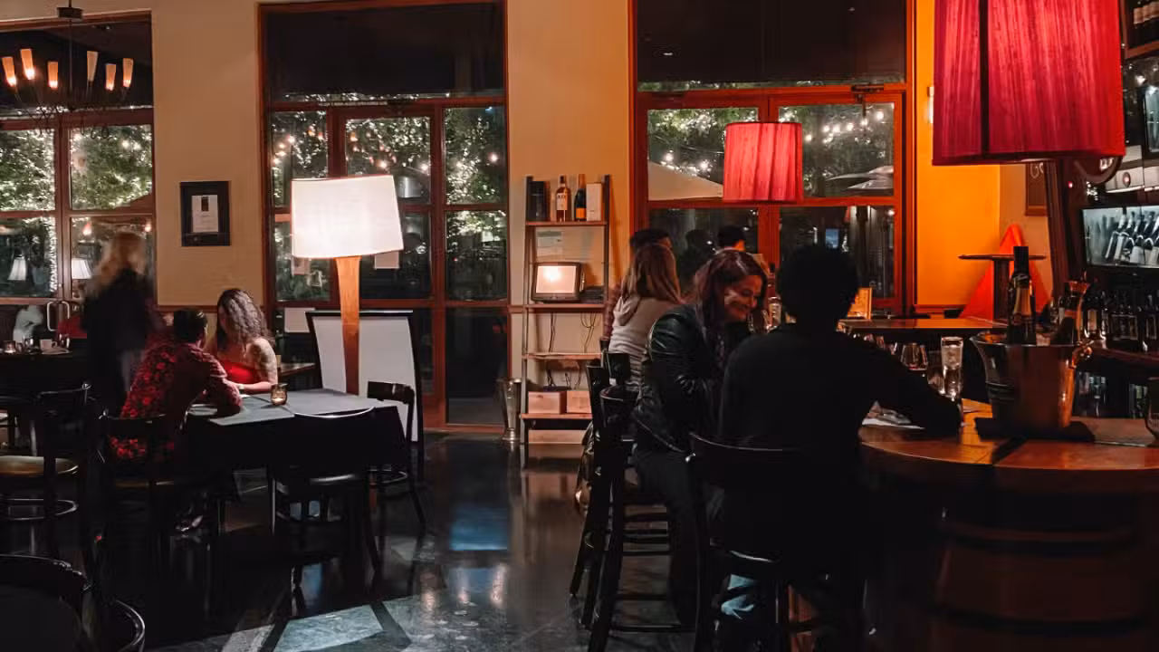 Binnenkant - CRU Food and Wine Bar - Allen, Allen, TX