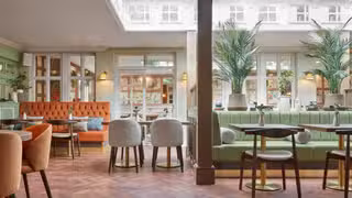 Una foto del restaurante The George Hotel