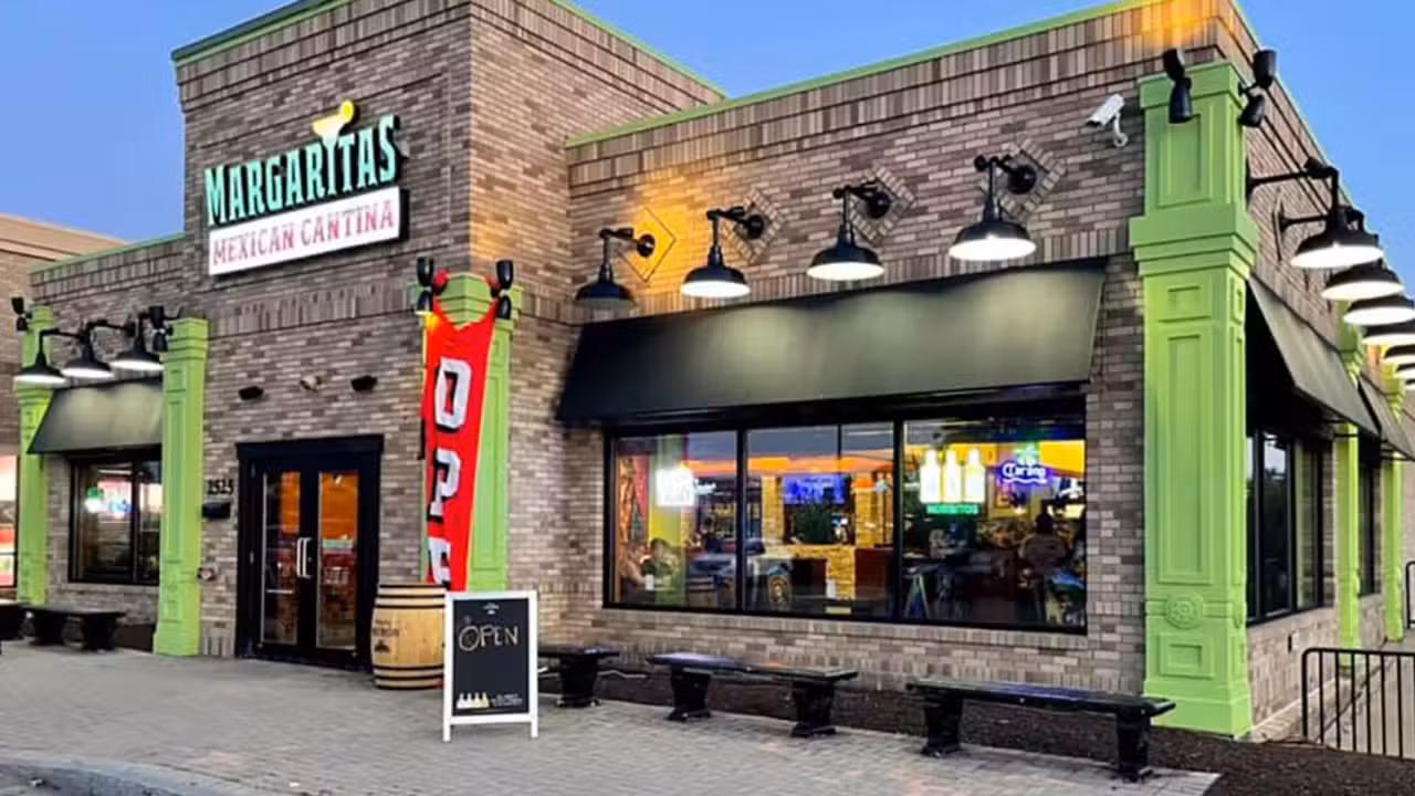 Buitenkant - Margaritas Mexican Cantina - Rochester, Rochester, NY