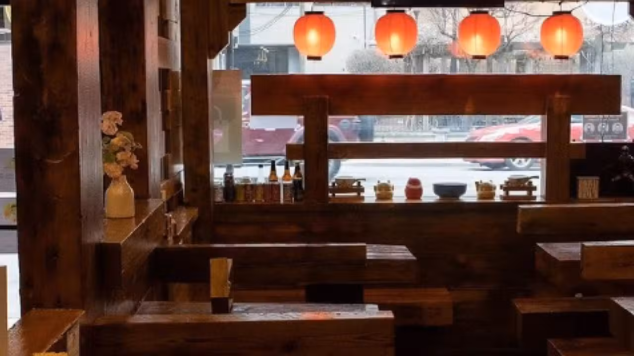Innen - Friends Ramen, Chicago, IL