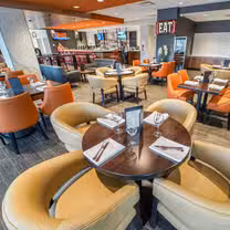 A photo of Evario Kitchen + Bar - South Edmonton - Ellerslie Rd. restaurant