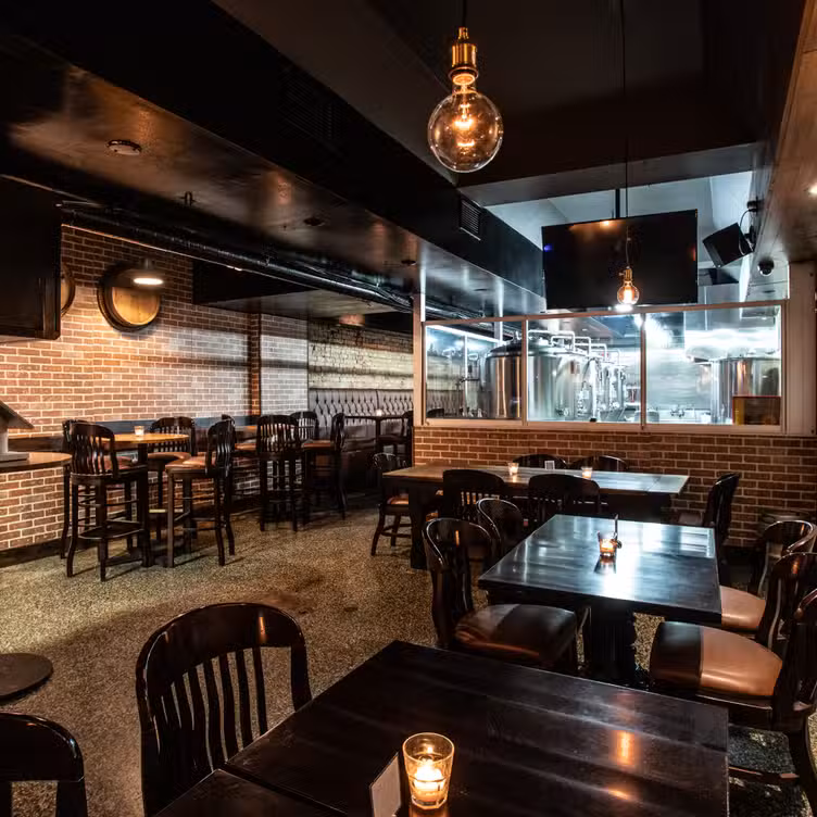 Interior - Folly Brewpub, Toronto, ON