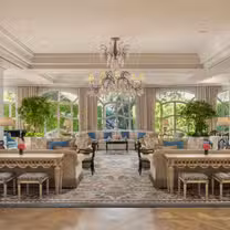 Una foto del restaurante The Living Room at The Peninsula Beverly Hills