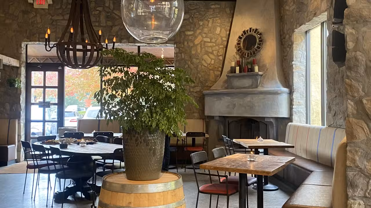 Binnenkant - Big Spring Spirits - Seven Fields, Seven Fields, PA