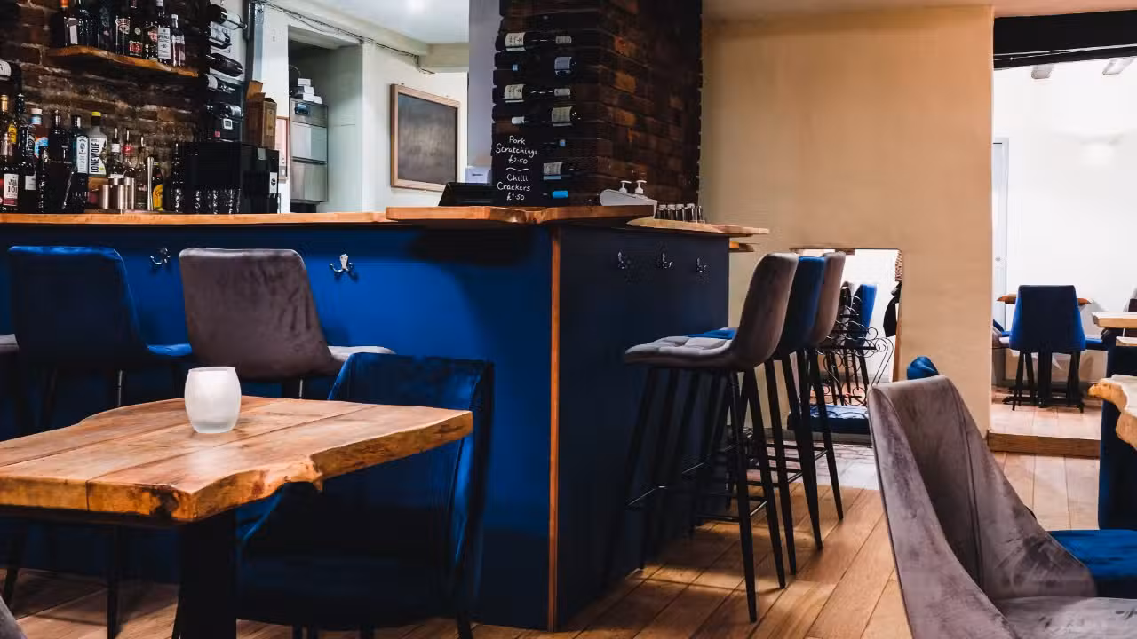 Firendly bar serving a range of beverages and food - Whitings Bar, Bury Saint Edmunds, Suffolk