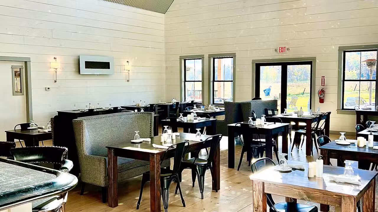 Binnenkant - No10 @ WillowsAwake Winery, Leeds, ME