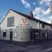 Una foto del restaurante The Horseshoes
