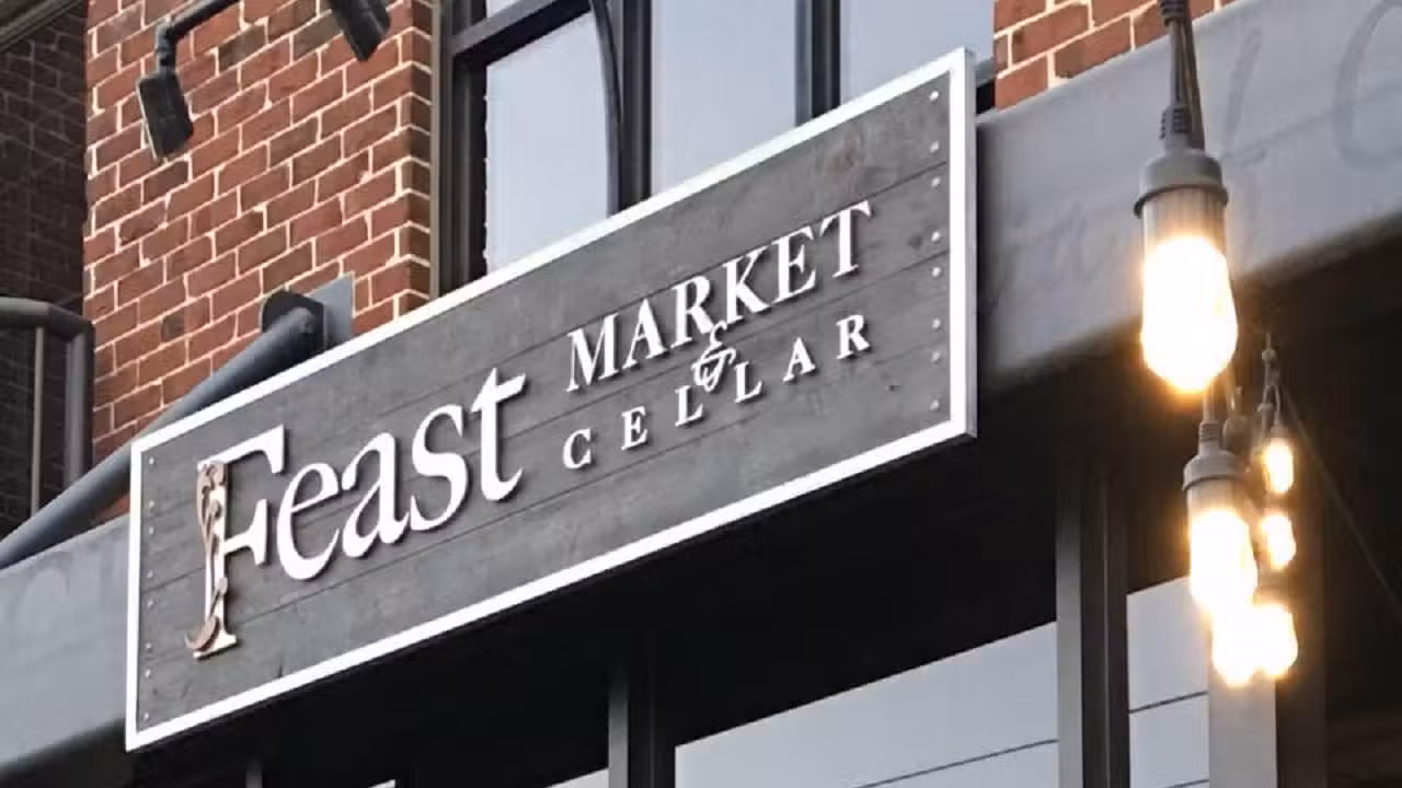 Buitenkant - Feast Market & Cellar, Bloomington, IN