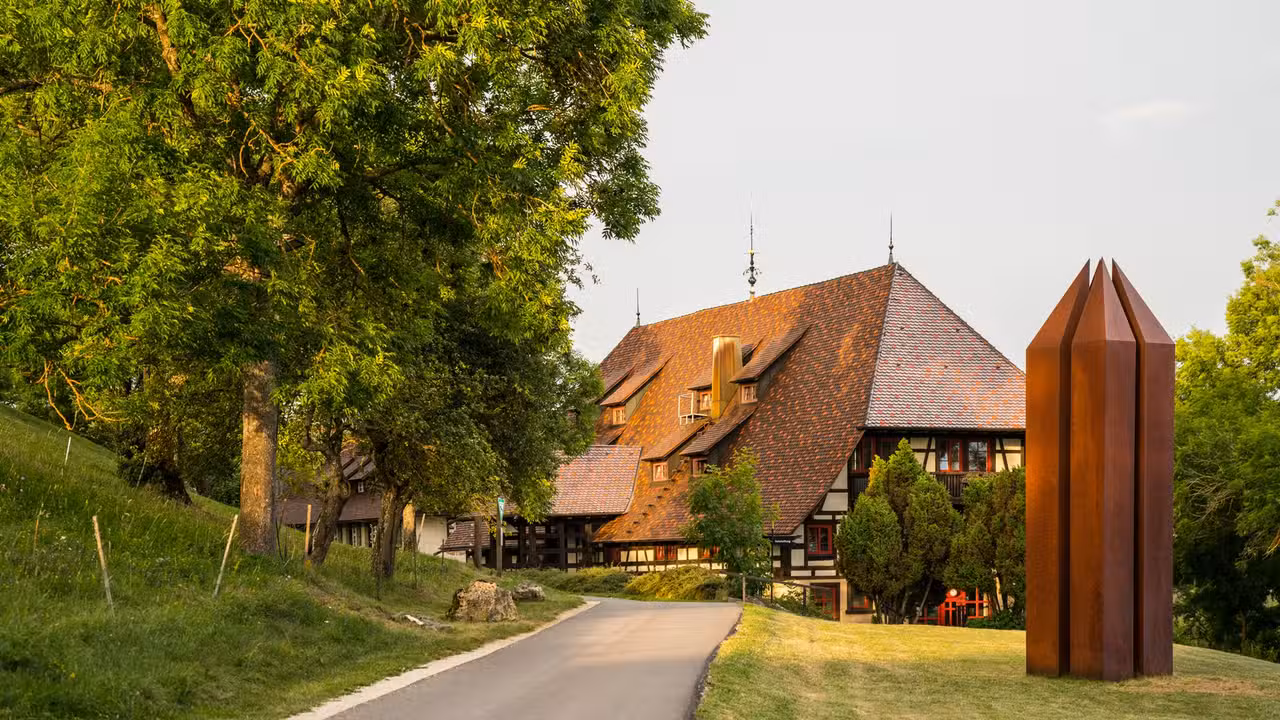 Ihr Weg zu unserem Restaurantgebäude - Restaurant Hohenkarpfen, Hausen ob Verena, BW