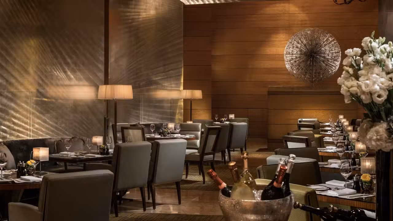 Interior - Four Seasons Hong Kong - The Lounge, Central, Hong Kong Island